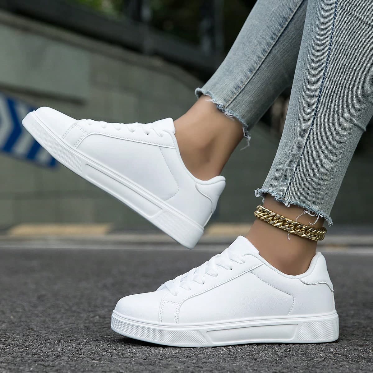 Nouvelles baskets blanches pour femmes, chaussures de skateboard, bonnes adhérences, chaussures de sport à lacets respirantes, style tendance pour